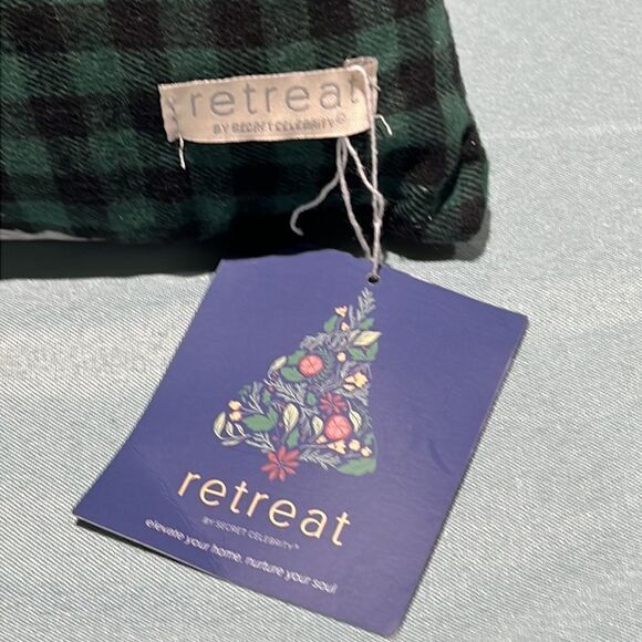 Buffalo Plaid Christmas Holiday Believe Lumbar Pillows - Picture 6 of 7